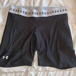 Under Armor Sliding Shorts Size L-XL. Worn a few times in great condition!